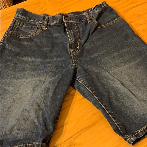 Levi 30 inch waist Jean shorts - Picture 4 of 4